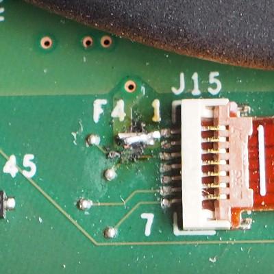 Remplacement du fusible grillé par un fil